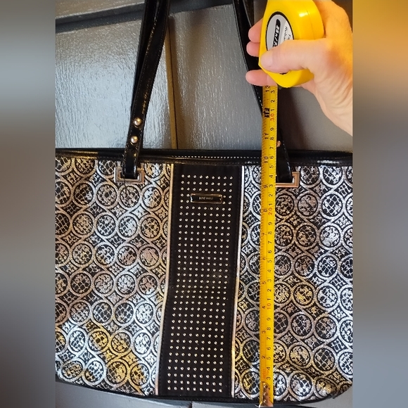 Nine West Black and Silver Tote / Purse ,Great Condition - Picture 2 of 7